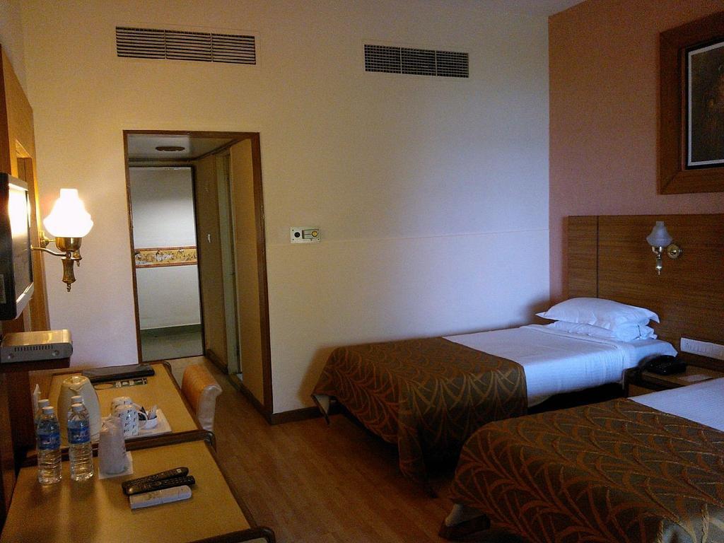 Hotel Lake View Ashok Bhopal Exteriör bild