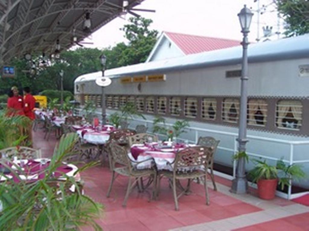 Hotel Lake View Ashok Bhopal Exteriör bild